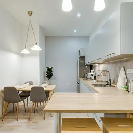 Rozsa Apartment