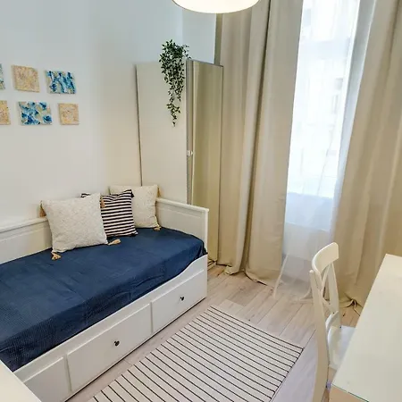 Rozsa Apartament *