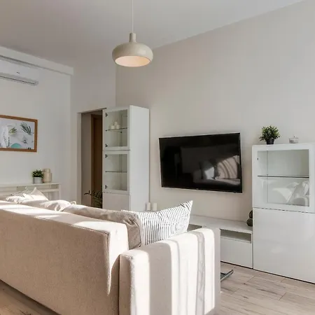 Rozsa Apartament *
