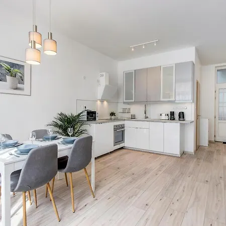 Rozsa Apartment *