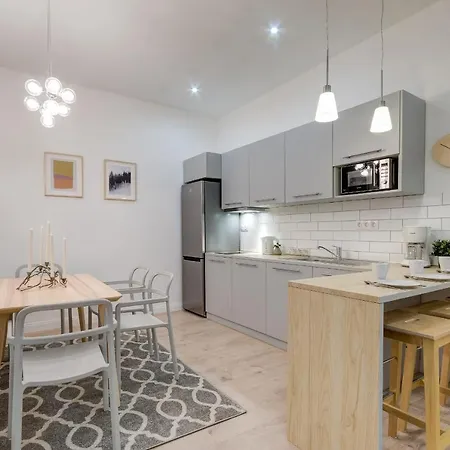 Rozsa Apartment *