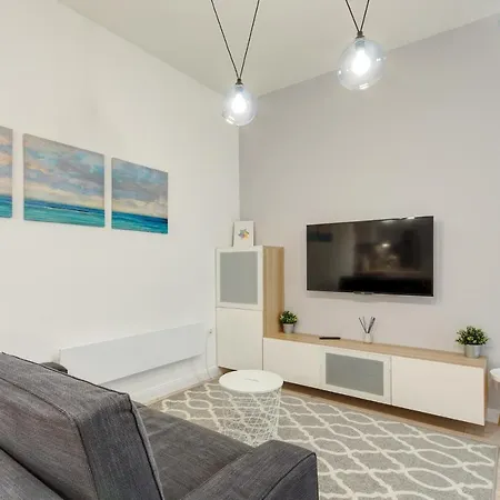 Rozsa Apartment *
