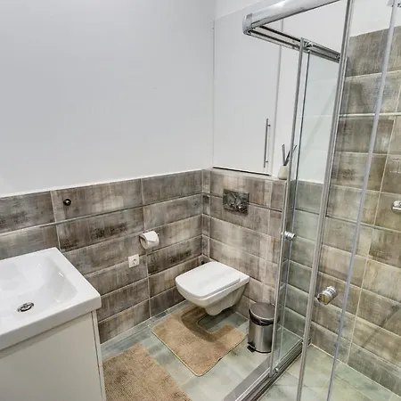 Rozsa Apartment *