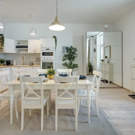 Rozsa Apartment *